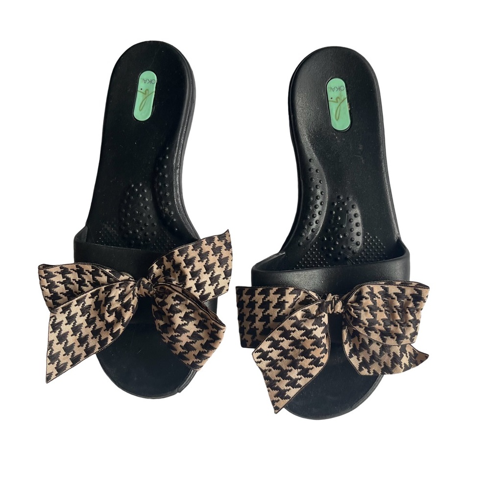 Oka b Slide Slip On Bow sandals. Size M